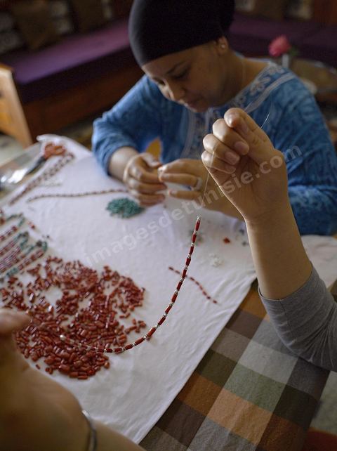 Atelier de corailleur à Tabarka - Préparation du corail, sculpture du corail et assemblage et confection de bijoux en corail