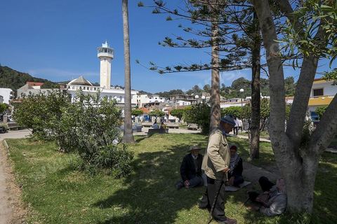 Grande mosquée et jardin au centre ville de Tabarka