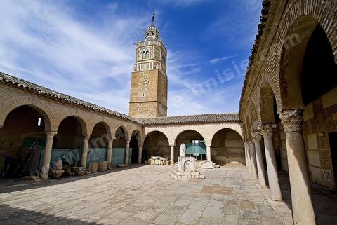 Cour de la grande mosquée de la ville andalouse de Testour