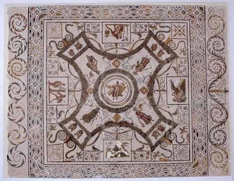Le musée archéologique de El Djem, cité antique de Thysdrus, a été aménagé à l’emplacement d’une villa romaine dont il restitue l’organisation spatiale : une cour centrale entourée d’un péristyle – préau – qui donne accès aux chambres. Là, sont exposés des objets – sculptures, tableaux en mosaïque, céramique, etc. – provenant de campagnes de fouilles menées à Thysdrus aussi bien que dans les environs de la cité.