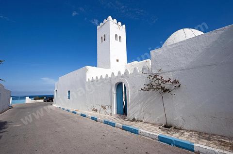 Grande mosquée sur la place principal de Hergla