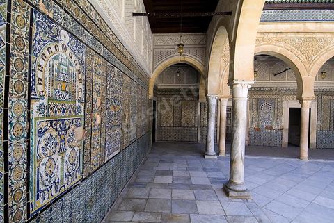 Vestibule de la zaouia sidi sahab ou mosquée du Barbier à Kairouan