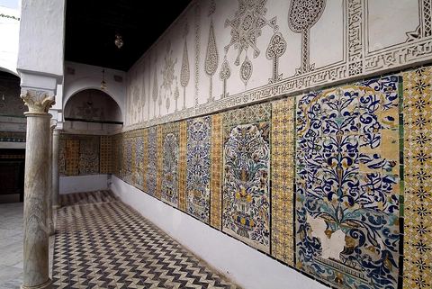 Vestibule de la zaouia sidi sahab ou mosquée du Barbier à Kairouan