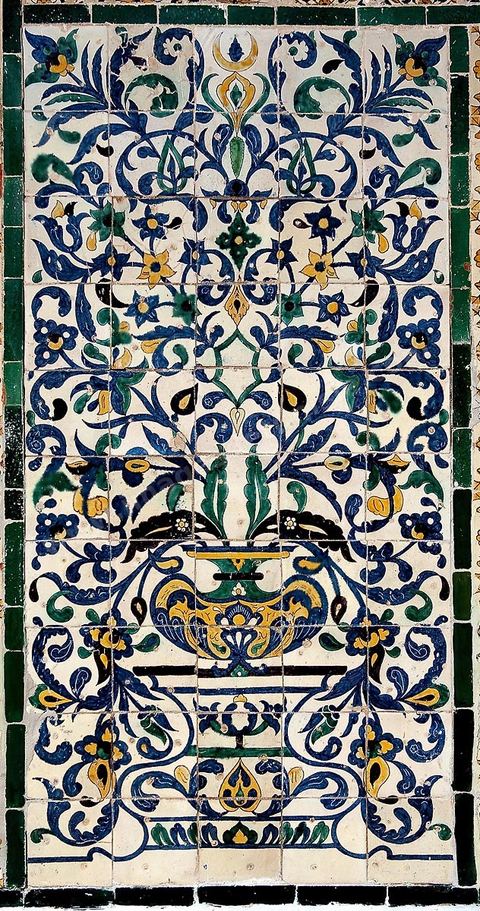 Céramique dasn le patio à colonnade dans la Zaouia de Sidi Sahab ou mosquée du Barbier à Kairouan