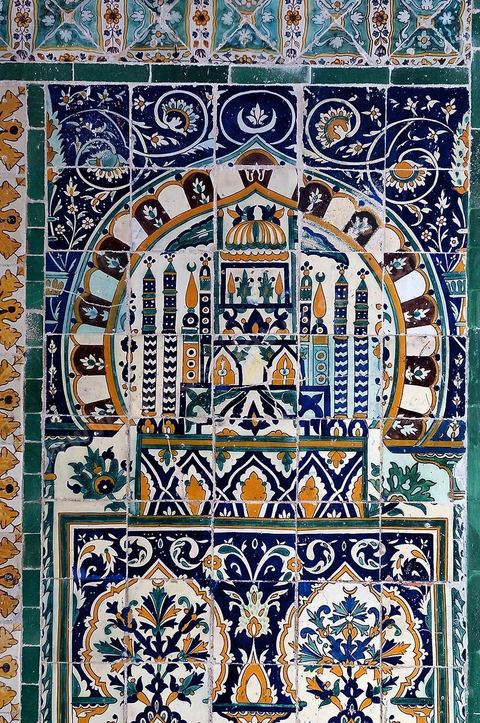 Céramique dasn le patio à colonnade dans la Zaouia de Sidi Sahab ou mosquée du Barbier à Kairouan