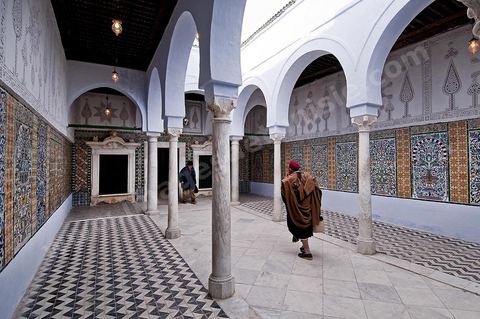 Patio à colonnade dans la Zaouia de Sidi Sahab ou mosquée du Barbier à Kairouan