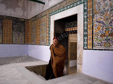 Gardien de la zoauia Sidi Sahab ou mosquée du Barbier à Kairouan