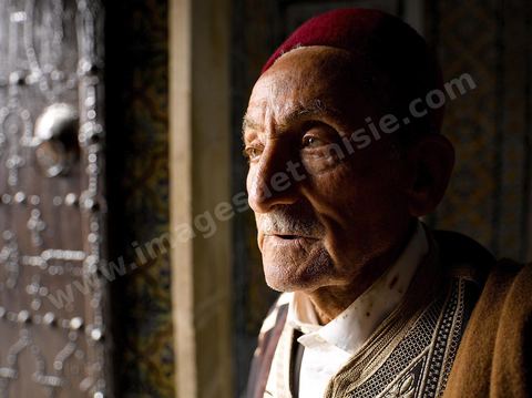 Gardien de la zoauia Sidi Sahab ou mosquée du Barbier à Kairouan