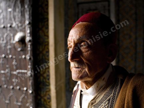 Gardien de la zoauia Sidi Sahab ou mosquée du Barbier à Kairouan