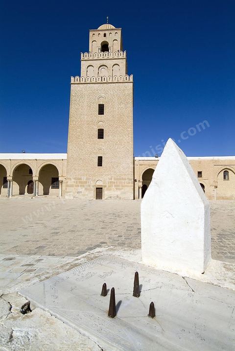 Cour intérieure et minaret de la Grande Mosquée de Kairouan