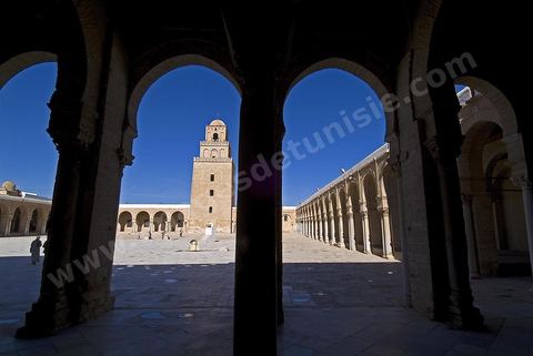 Cour intérieure et minaret de la Grande Mosquée de Kairouan