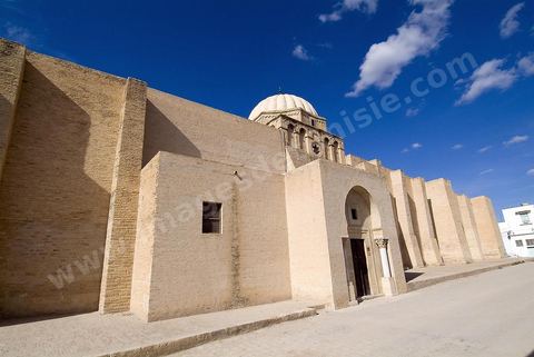façade extérieure de la Grande Mosquée de Kairouan