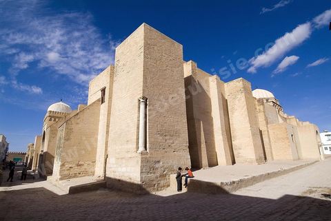façade extérieure de la Grande Mosquée de Kairouan
