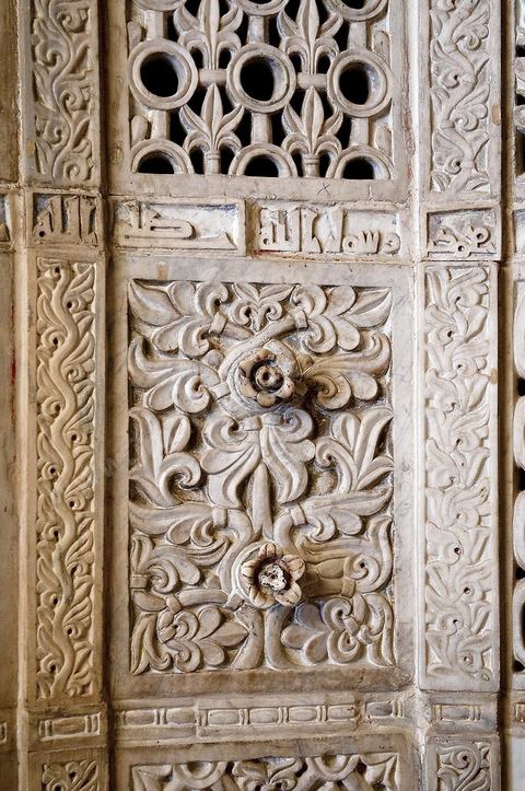 Détail du Mirhab de la salle des prières de la Grande Mosquée de Kairouan, marbre sculpté
