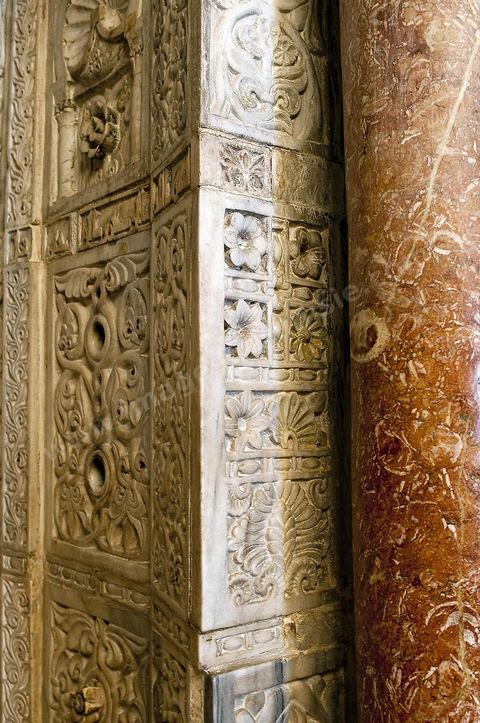Détail du Mirhab de la salle des prières de la Grande Mosquée de Kairouan, marbre sculpté