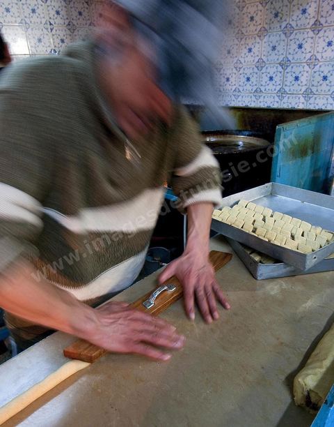 Boutique et fabrication de la patisserie tarditionnelle de Kairouan le Makroud