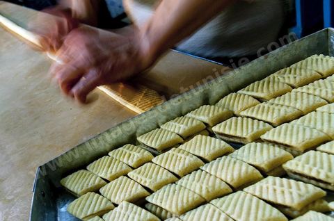 Boutique et fabrication de la patisserie tarditionnelle de Kairouan le Makroud