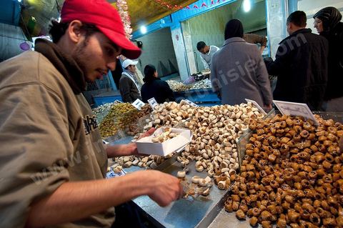 Boutique et fabrication de la patisserie tarditionnelle de Kairouan le Makroud