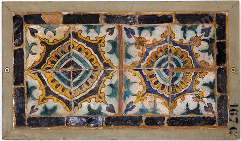 Carreau de faience produit à Qallaline, Tunis (11ème s. H., 17ème s. JC) - Musée d'art islamique de Reqqada près de Kairouan