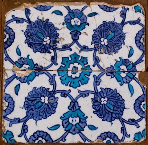 Carreau de faience importé d'Iznik, Turquie (10ème s. H / 16ème s. JC) - Musée d'art islamique de Reqqada près de Kairouan