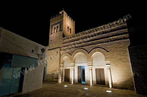 La medina de Kairouan, la mosquée aux trois portes la nuit