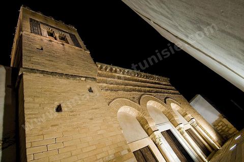 La medina de Kairouan, la mosquée aux trois portes la nuit