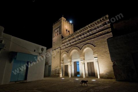La medina de Kairouan, la mosquée aux trois portes la nuit