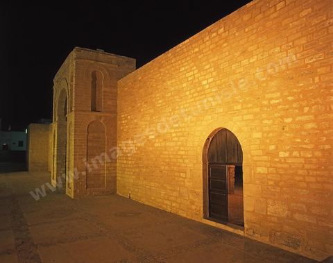 Façade principale de la grande mosquée de Mahdia