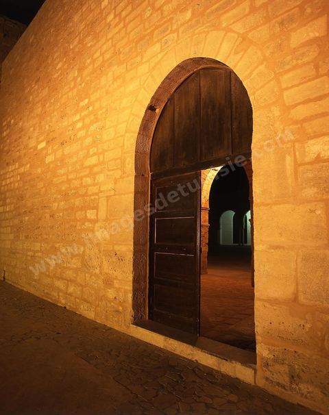 Façade principale de la grande mosquée de Mahdia
