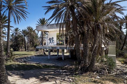 Bungalows abandonnés dans l'enceinte de l'ancien palais Bourgiuiba à Skanès Monastir
