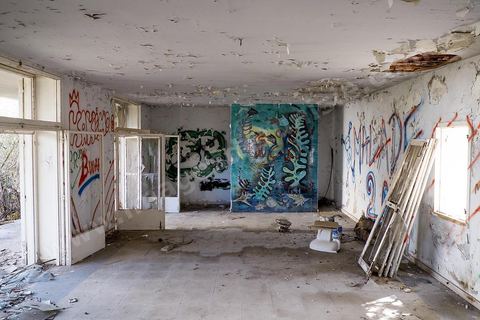 Bungalows abandonnés dans l'enceinte de l'ancien palais Bourgiuiba à Skanès Monastir