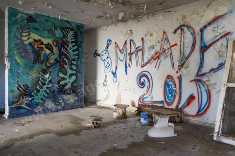 Bungalows abandonnés dans l'enceinte de l'ancien palais Bourgiuiba à Skanès Monastir