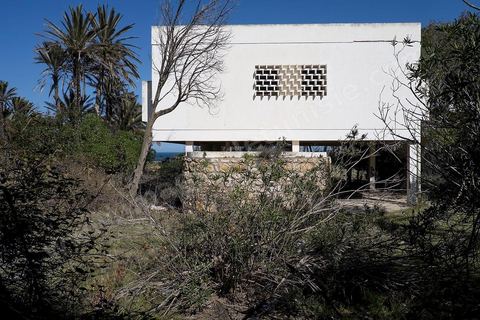Bungalows abandonnés dans l'enceinte de l'ancien palais Bourgiuiba à Skanès Monastir