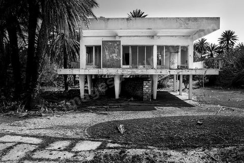 Bungalows abandonnés dans l'enceinte de l'ancien palais Bourgiuiba à Skanès Monastir