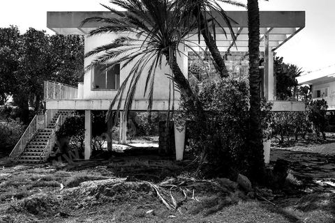 Bungalows abandonnés dans l'enceinte de l'ancien palais Bourgiuiba à Skanès Monastir
