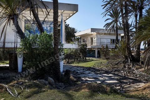 Bungalows abandonnés dans l'enceinte de l'ancien palais Bourgiuiba à Skanès Monastir