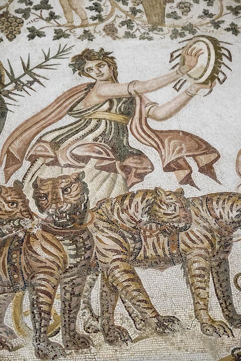 Mosaïque du Cortège triomphal de DionysosDimensions : 4,50 m x 4m Datation : III eme siècle ap J-CMaison de l’Arsenal - musée archéologique de Sousse dans la Kasbah située en haut de la medina de Sousse
