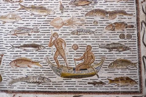 mosaique scènes de pêche et poissons et crustacés -musée archéologique de Sousse dans la Kasbah située en haut de la medina de Sousse