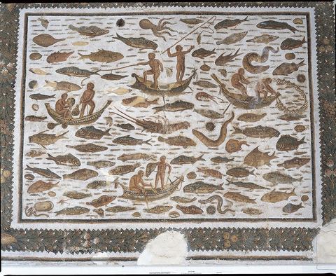 mosaique scènes de pêche et poissons et crustacés -musée archéologique de Sousse dans la Kasbah située en haut de la medina de Sousse