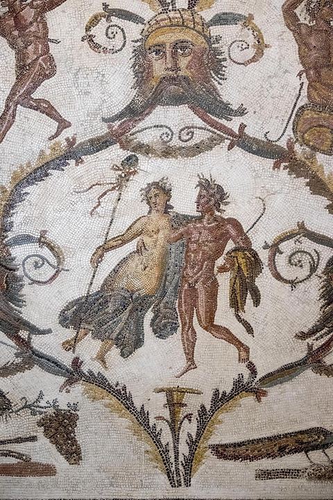 mosaique de chambre à coucher avec scèbes d'alcove très explicites 380 x 350 cm - musée archéologique de Sousse dans la Kasbah située en haut de la medina de Sousse