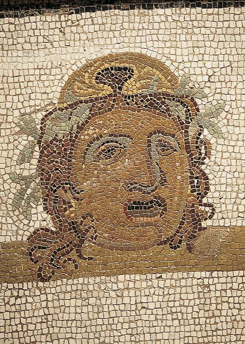 Mosaique masques de théâtre - musée archéologique de Sousse dans la Kasbah située en haut de la medina de Sousse