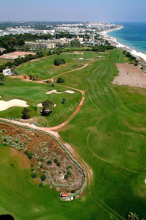 Vue aérienne du golf et zone touristique de Port El Kantaoui