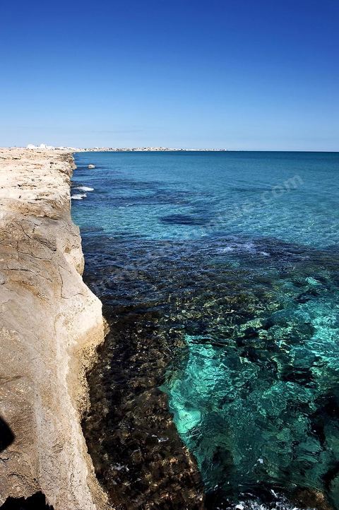 plage et cote rocheuse de Salakta