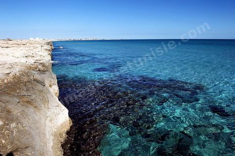 plage et cote rocheuse de Salakta