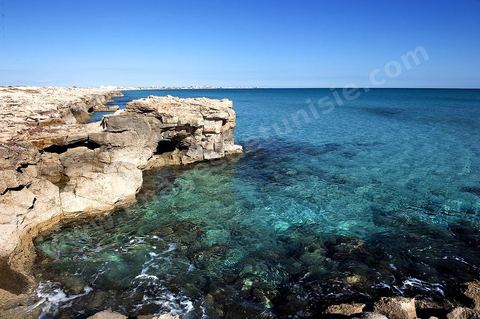 plage et cote rocheuse de Salakta