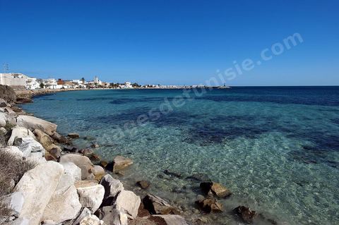 plage et cote rocheuse de Salakta