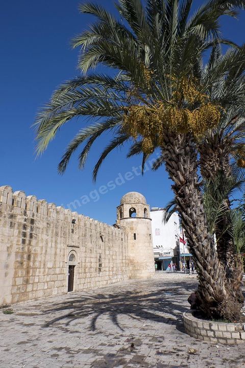 facade extérieure de la grande mosquée de Sousse dans la medina. Sousse ou la perle du Sahel. 