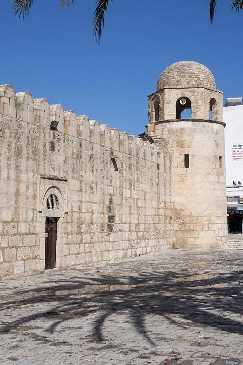 facade extérieure de la grande mosquée de Sousse dans la medina. Sousse ou la perle du Sahel. 