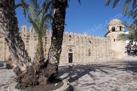 facade extérieure de la grande mosquée de Sousse dans la medina. Sousse ou la perle du Sahel. 
