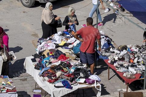 Marché aux frippes dans la medina de Sousse ou la perle du Sahel. 